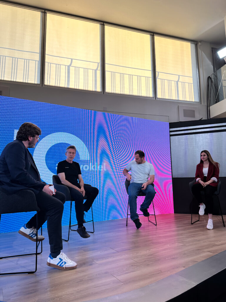Holger, Karam, Rawan beim Web Montag Vortrag